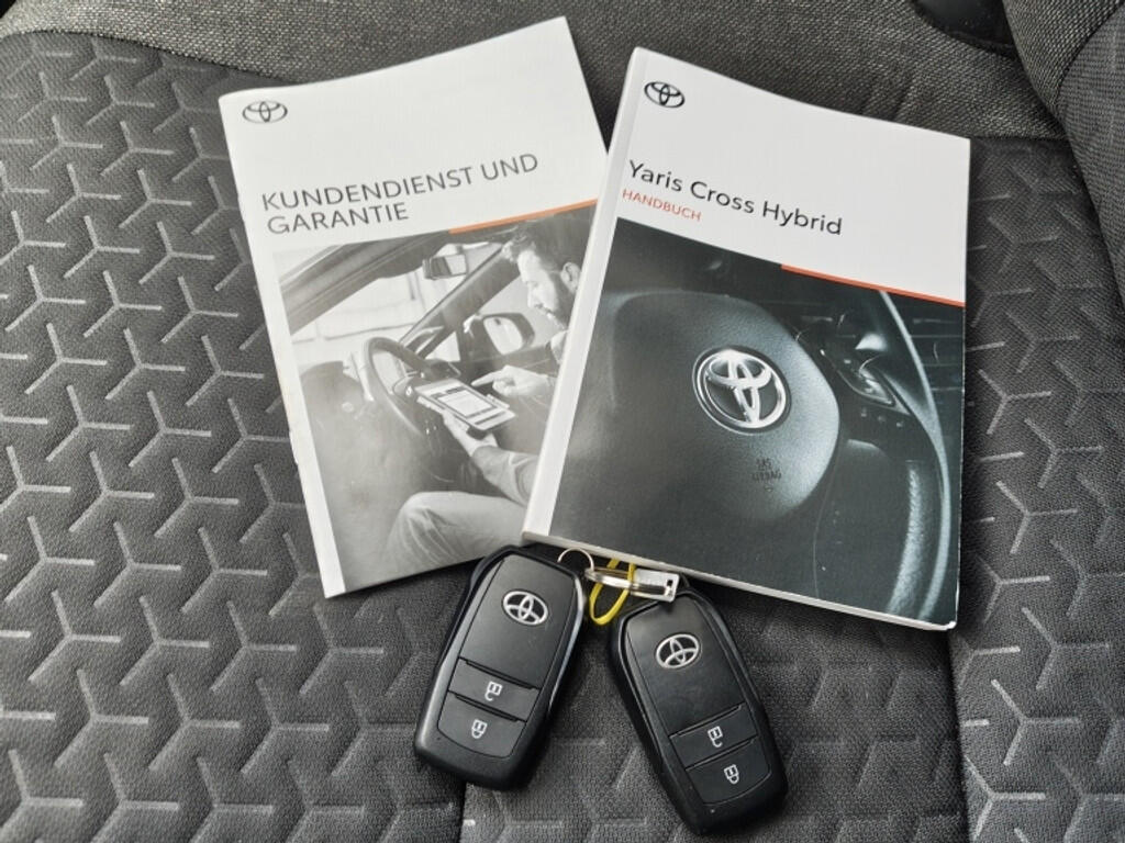 Toyota Yaris Cross 1.5 Hybrid Dynamic |All Season | Navi | Keyless Entry & Start | - Image 39