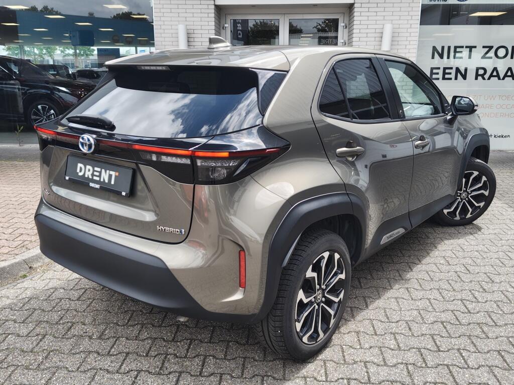 Toyota Yaris Cross 1.5 Hybrid Dynamic |All Season | Navi | Keyless Entry & Start | - Image 4
