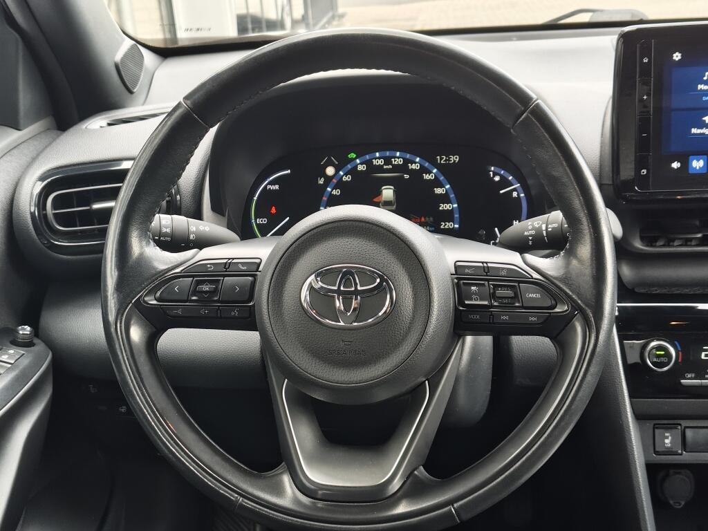 Toyota Yaris Cross 1.5 Hybrid Dynamic |All Season | Navi | Keyless Entry & Start | - Image 9