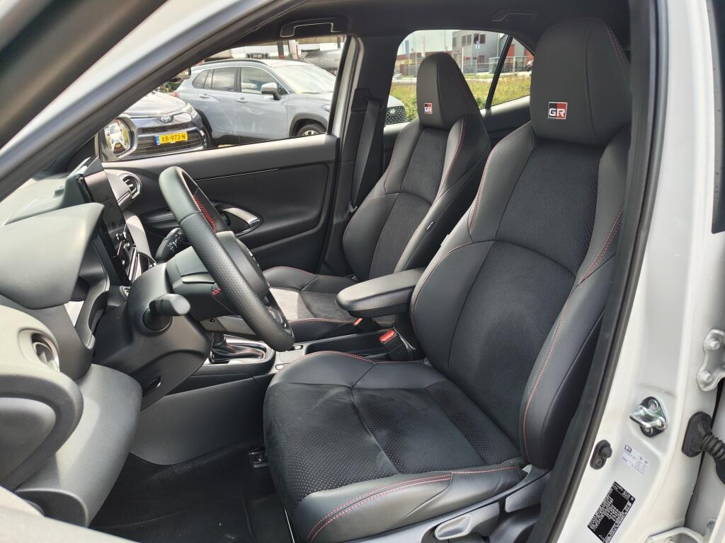 Toyota Yaris Cross 1.5 Hybrid 130 GR SPORT | Sensoren v/a | El. Achterklep | Androi - Image 26