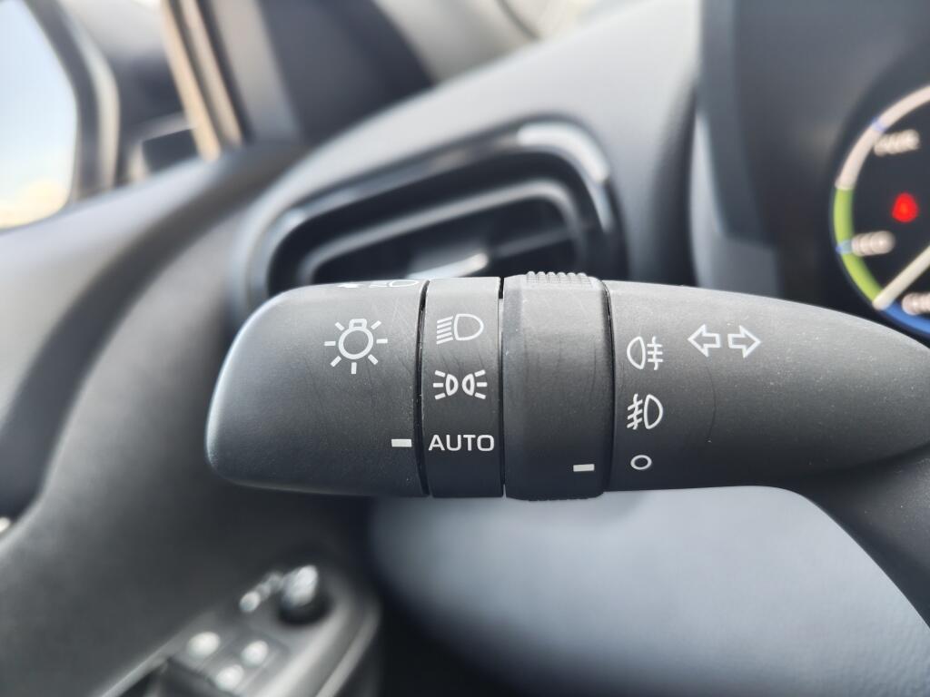 Toyota Yaris Cross 1.5 Hybrid Dynamic | HUD | Sensoren v/a | El. Achterklep | Stoel - Image 14
