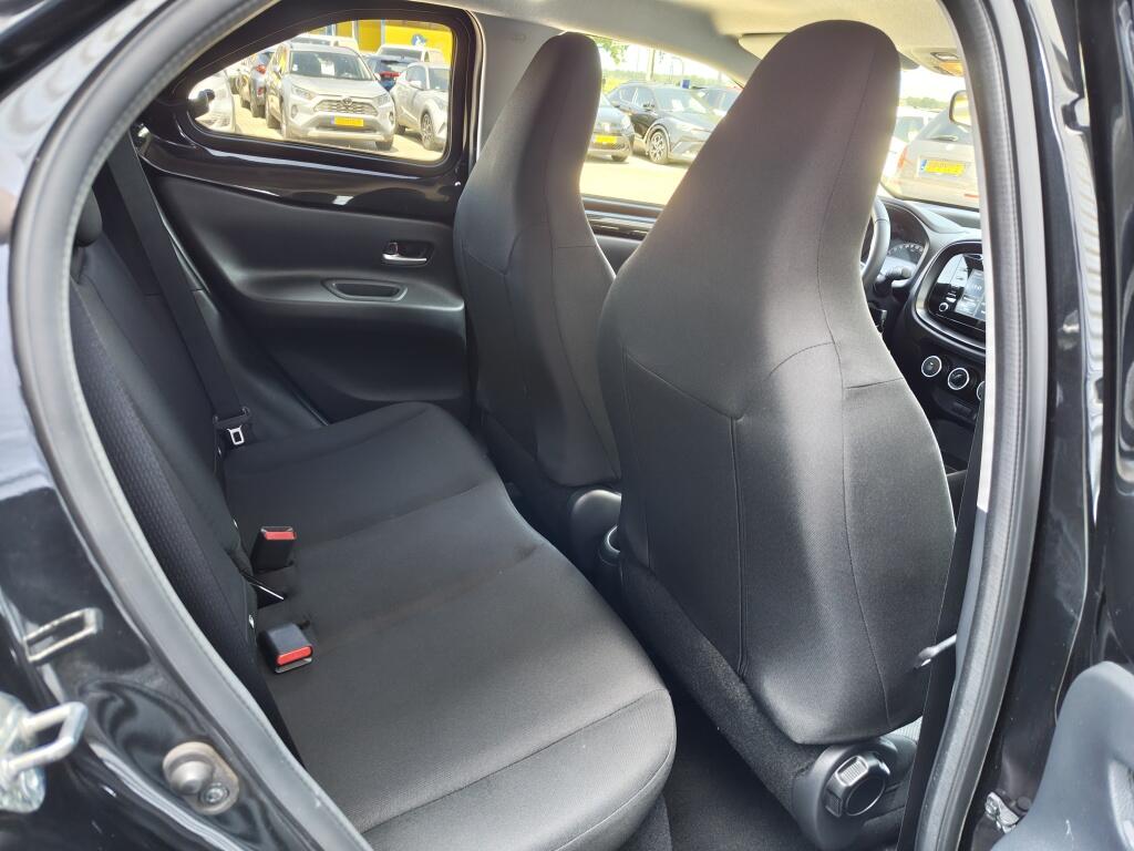 Toyota Aygo X 1.0 VVT-i MT Play | Trekhaak | 18'' Lichtmetaal | Android Auto - Image 28
