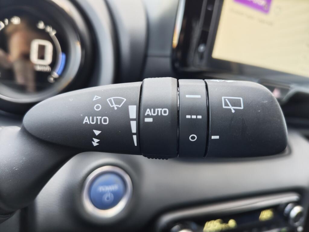 Toyota Yaris 1.5 Hybrid Dynamic | Navi | HUD | Half Leder  | Stuurverwarming - Image 13
