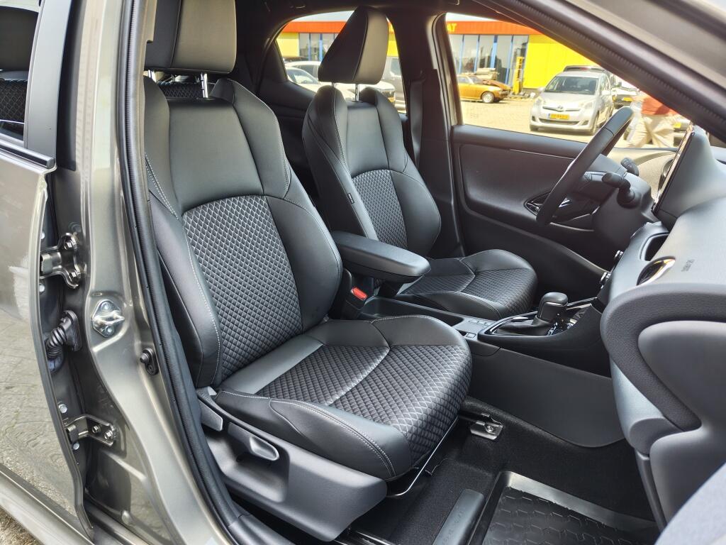 Toyota Yaris 1.5 Hybrid Dynamic | Navi | HUD | Half Leder  | Stuurverwarming - Image 29