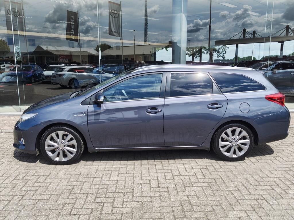Toyota Auris Touring Sports 1.8 Hybrid Lease Pro | Pano | Trekhaak Afn. | Sensoren v/a | Sto - Image 3