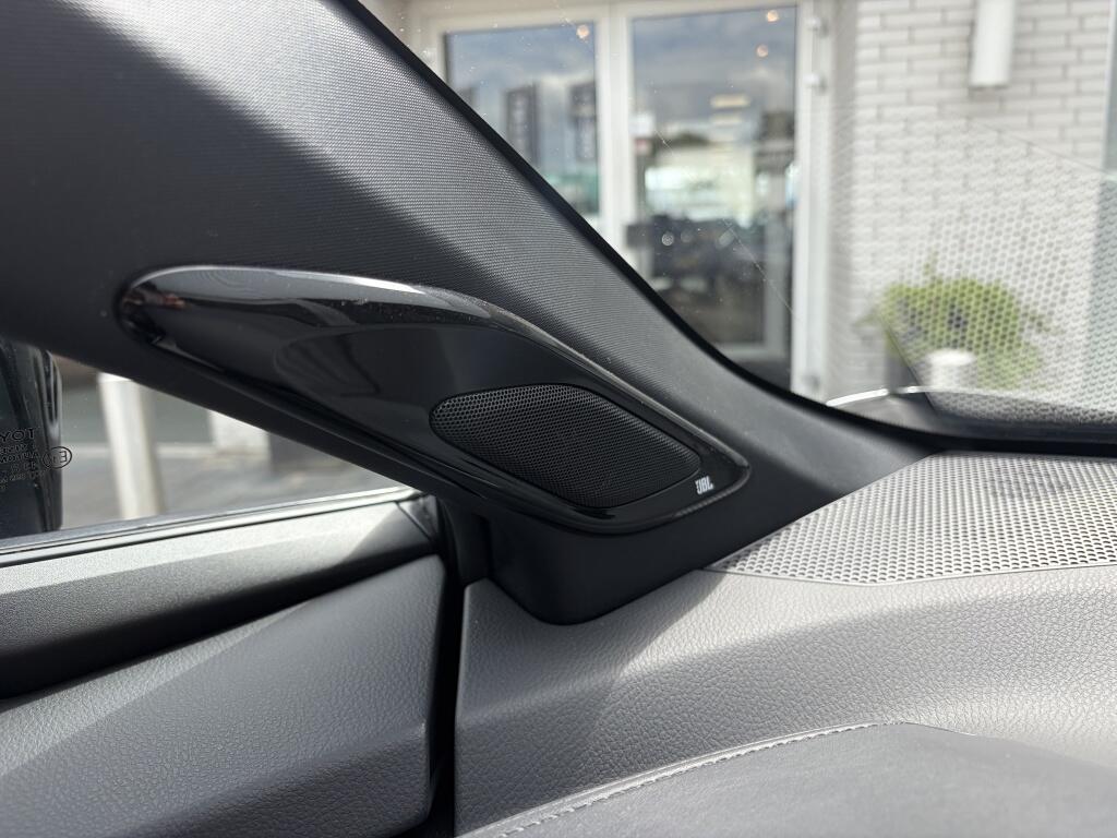 Toyota C-HR 1.8 Hybrid Bi-Tone | Premium Pack | JBL | Afneembare Trekhaak | - Image 9