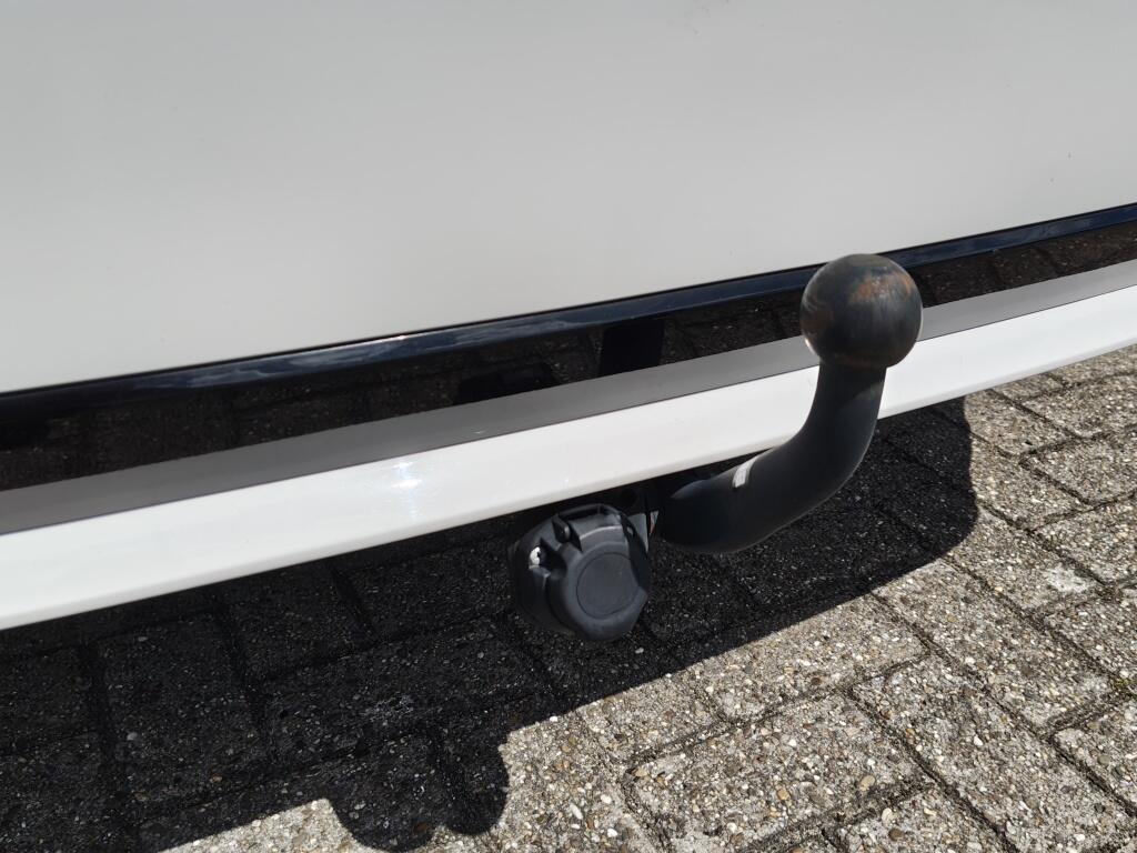 Toyota Corolla Touring Sports 1.8 Hybrid Dynamic | Trekhaak | Stoelverwarming | Apple Carplay - Image 8
