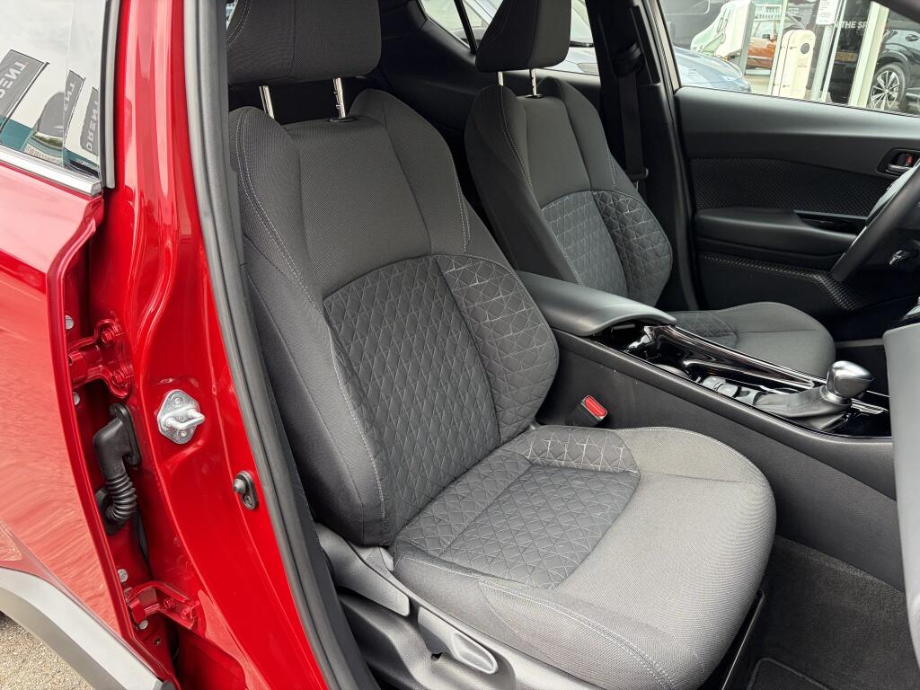 Toyota C-HR 2.0 Hybrid Style | Stoelverwarming | Sensoren V/A | JBL | - Image 31