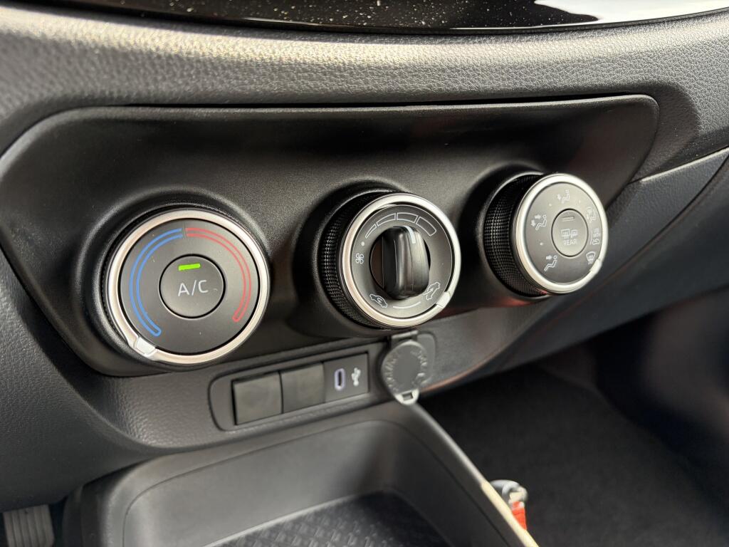Toyota Aygo X 1.0 VVT-i MT Play | Apple CarPlay Android Auto | DAB | Elektr. r - Image 19