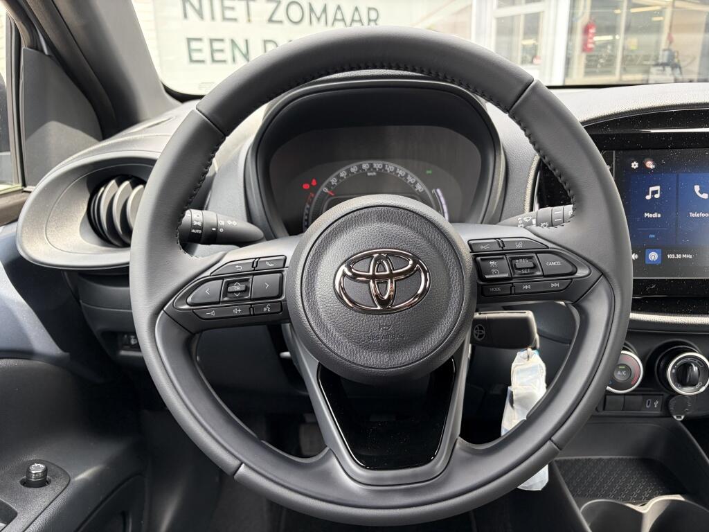Toyota Aygo X 1.0 VVT-i MT Play | Apple CarPlay Android Auto | DAB | Elektr. r - Image 9