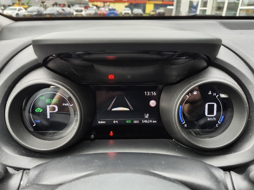 Toyota Yaris 1.5 Hybrid First Edition | Navi | Keyless Start & Entry | Androi - Image 10