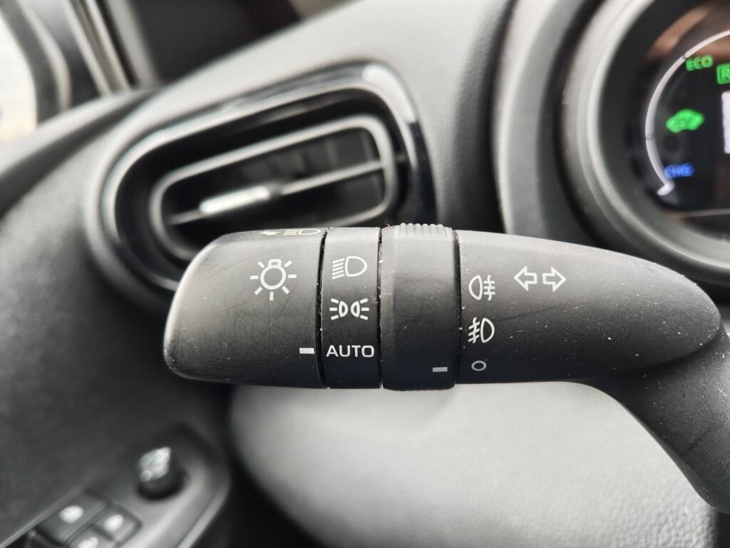 Toyota Yaris 1.5 Hybrid First Edition | Navi | Keyless Start & Entry | Androi - Image 11