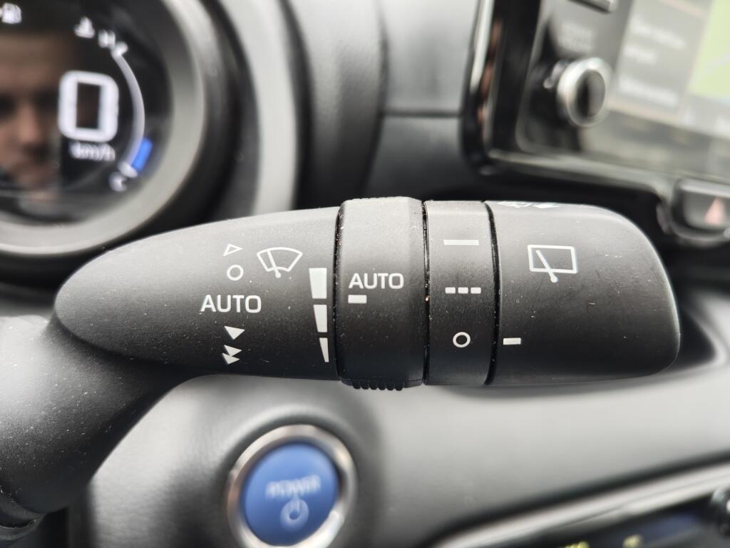 Toyota Yaris 1.5 Hybrid First Edition | Navi | Keyless Start & Entry | Androi - Image 12