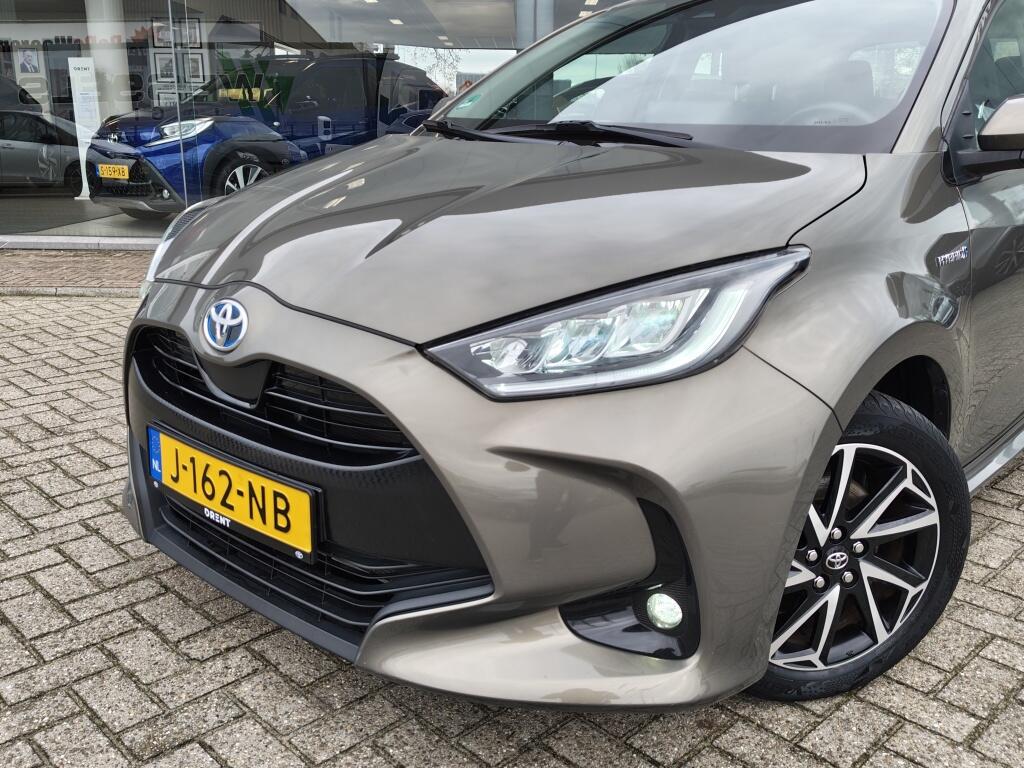 Toyota Yaris 1.5 Hybrid First Edition | Navi | Keyless Start & Entry | Androi - Image 2