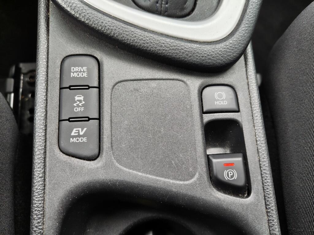 Toyota Yaris 1.5 Hybrid First Edition | Navi | Keyless Start & Entry | Androi - Image 21