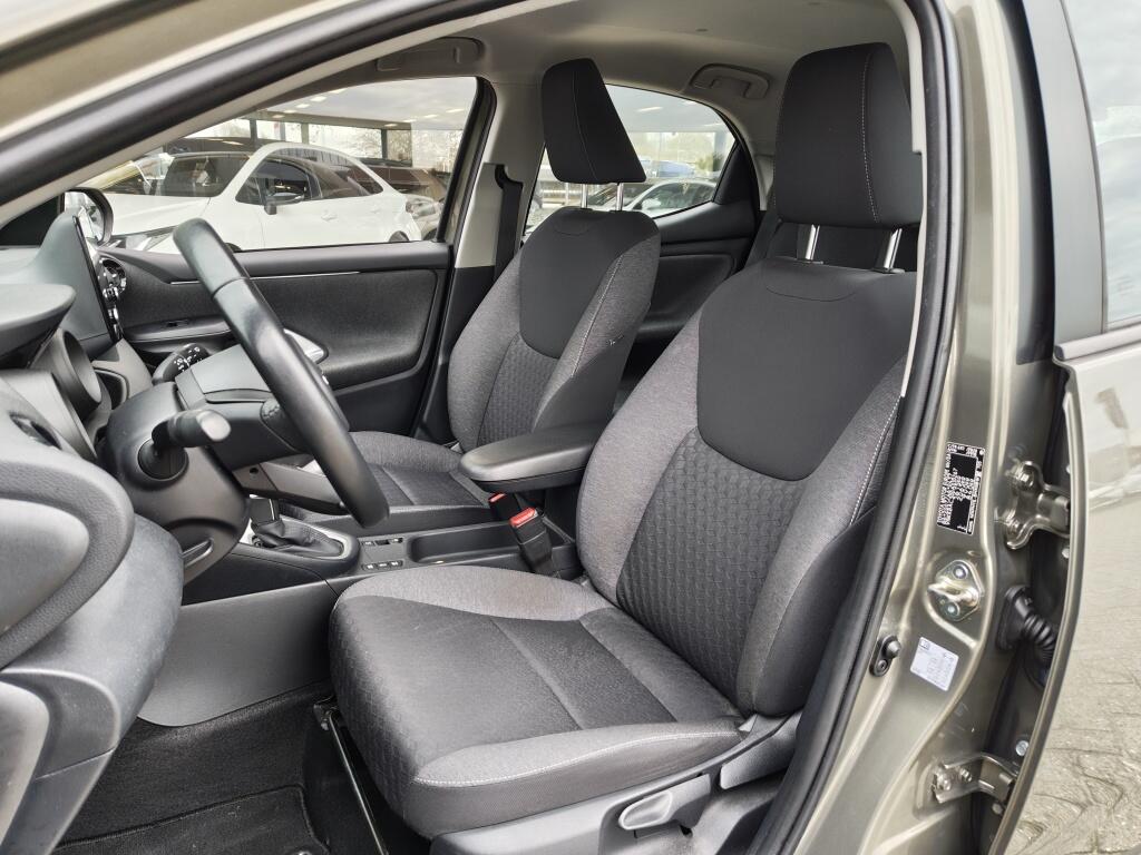 Toyota Yaris 1.5 Hybrid First Edition | Navi | Keyless Start & Entry | Androi - Image 25