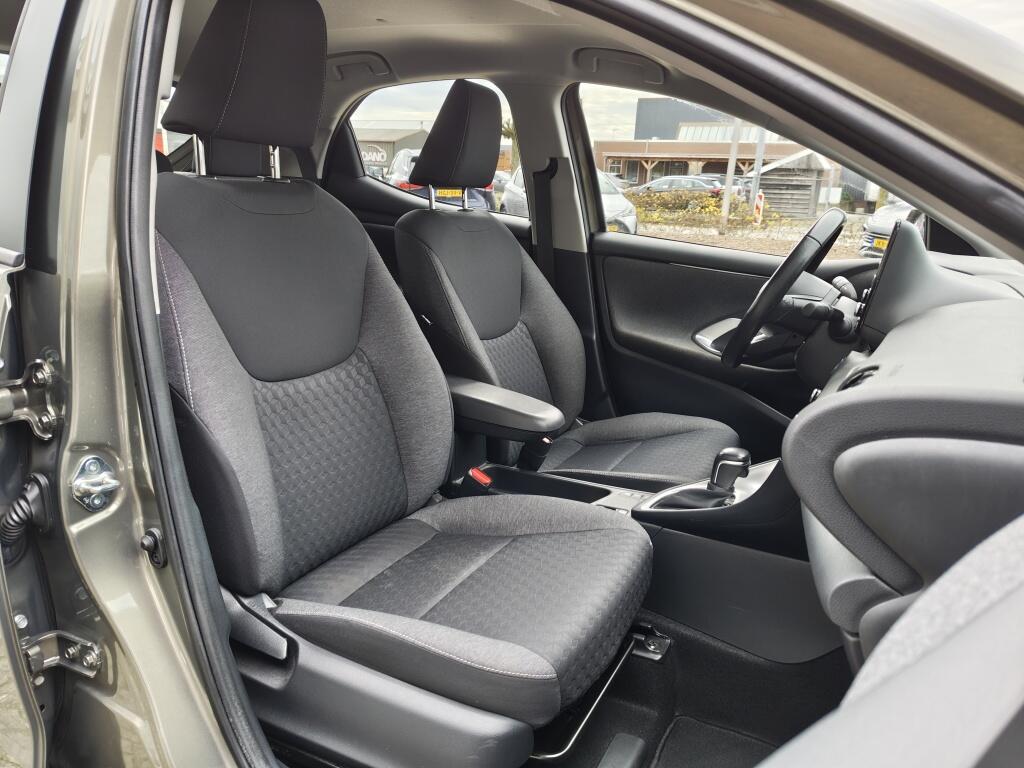 Toyota Yaris 1.5 Hybrid First Edition | Navi | Keyless Start & Entry | Androi - Image 26