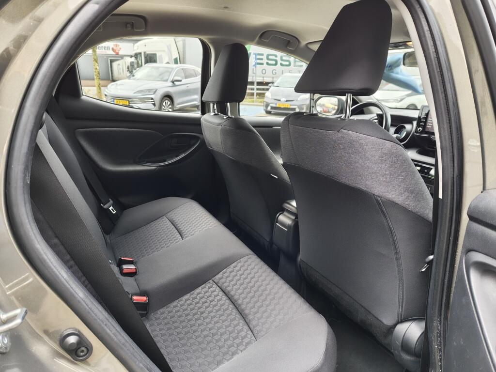 Toyota Yaris 1.5 Hybrid First Edition | Navi | Keyless Start & Entry | Androi - Image 27