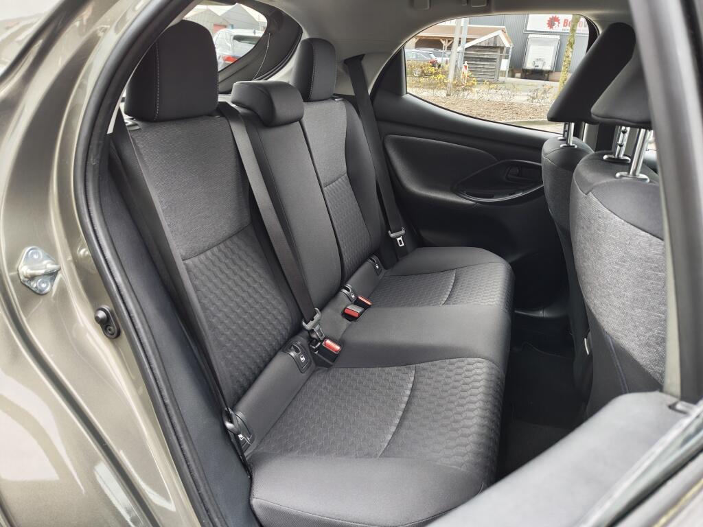Toyota Yaris 1.5 Hybrid First Edition | Navi | Keyless Start & Entry | Androi - Image 28