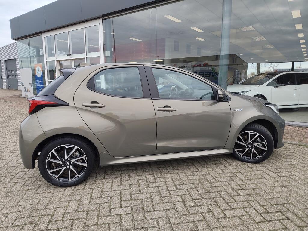 Toyota Yaris 1.5 Hybrid First Edition | Navi | Keyless Start & Entry | Androi - Image 5