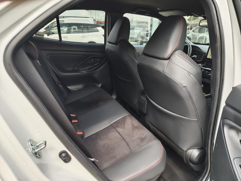 Toyota Yaris Cross 1.5 Hybrid 130 GR SPORT | Sensoren v/a | El. Achterklep | Androi - Image 29