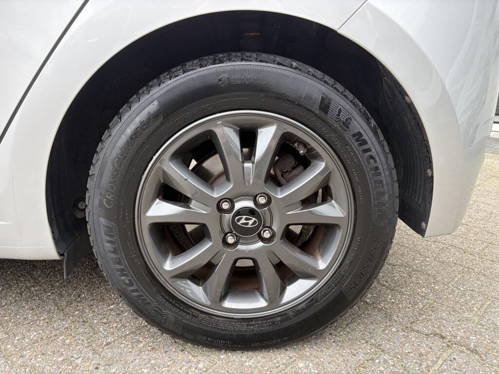 Hyundai i20 1.0 T-GDI Black Edition | Sensoren achter | Cruise control | Nav - Image 32