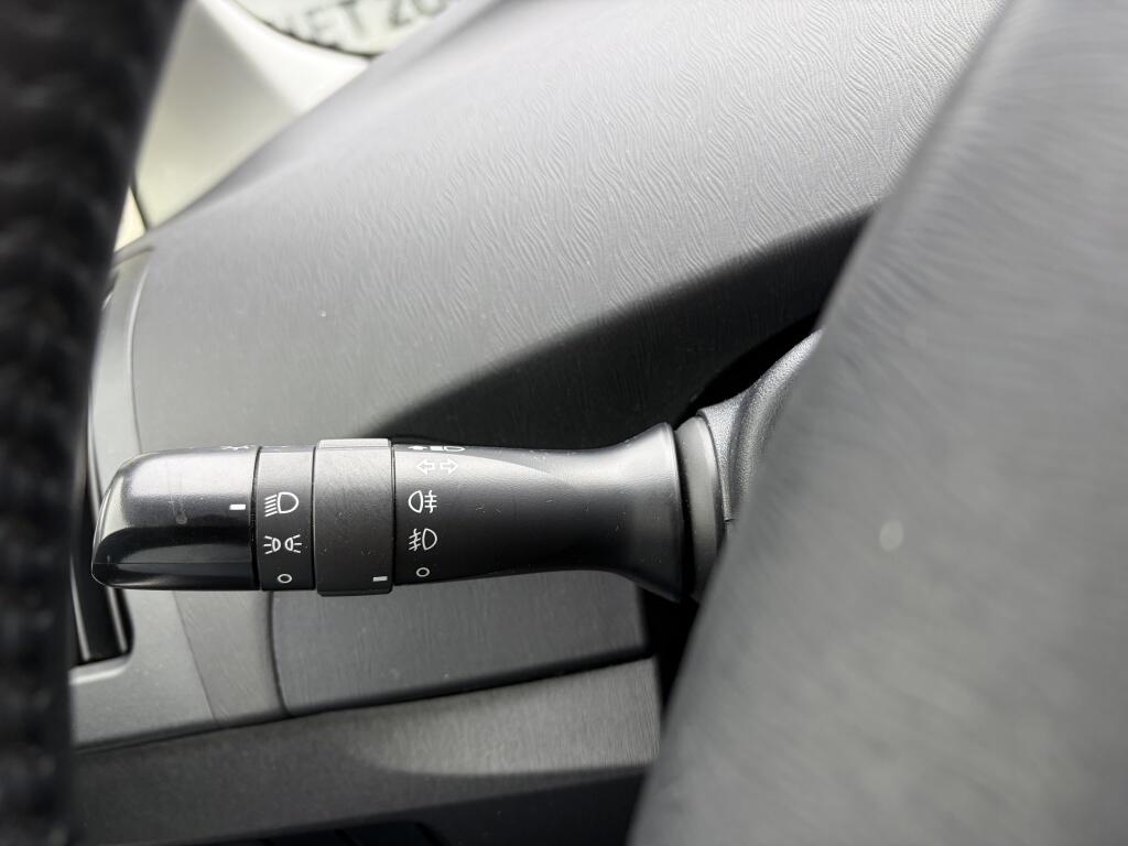 Toyota Prius 1.8 Business |  Afn. Trekhaak | HUD | Navi | Cruise control | - Image 11