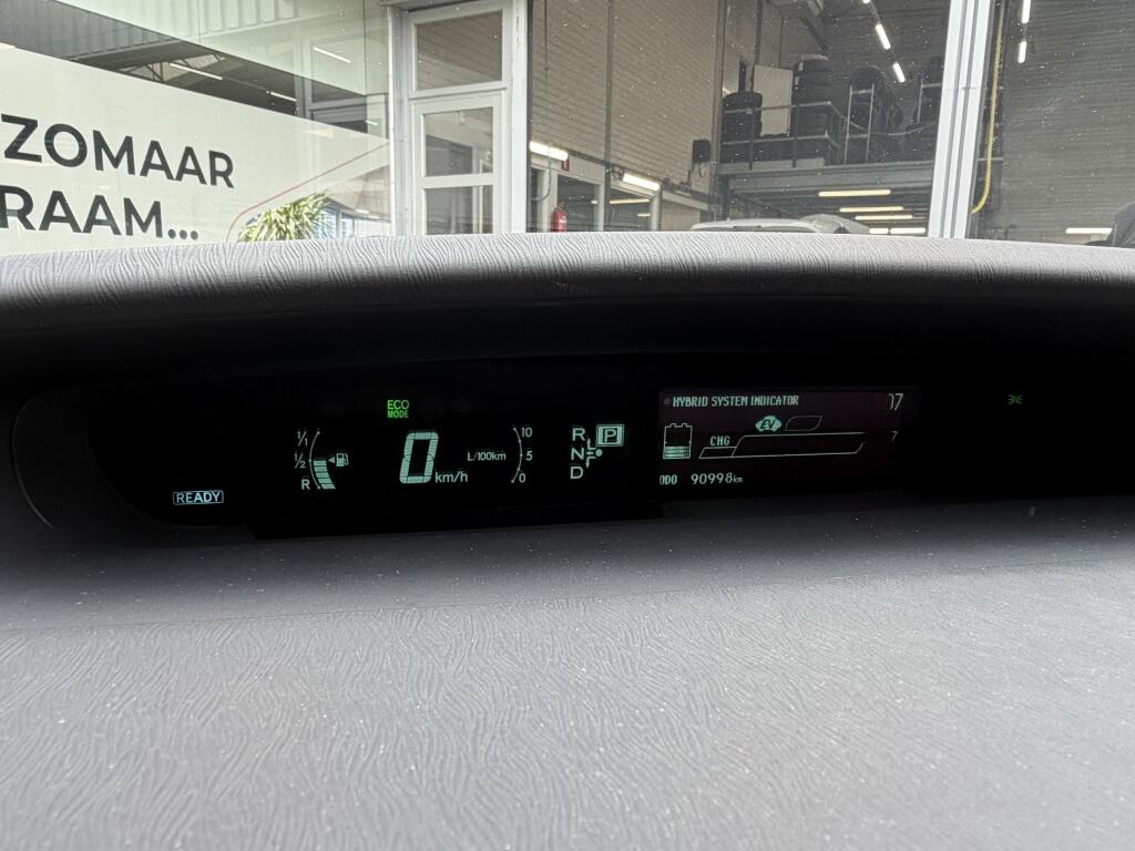 Toyota Prius 1.8 Business |  Afn. Trekhaak | HUD | Navi | Cruise control | - Image 16