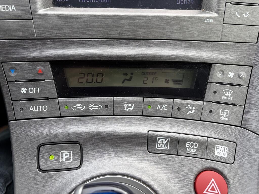 Toyota Prius 1.8 Business |  Afn. Trekhaak | HUD | Navi | Cruise control | - Image 23