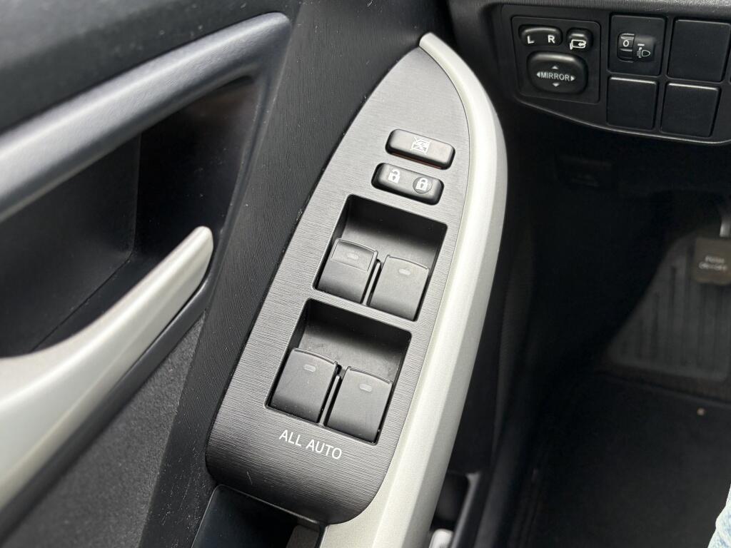 Toyota Prius 1.8 Business |  Afn. Trekhaak | HUD | Navi | Cruise control | - Image 25