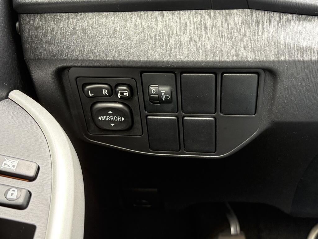 Toyota Prius 1.8 Business |  Afn. Trekhaak | HUD | Navi | Cruise control | - Image 26
