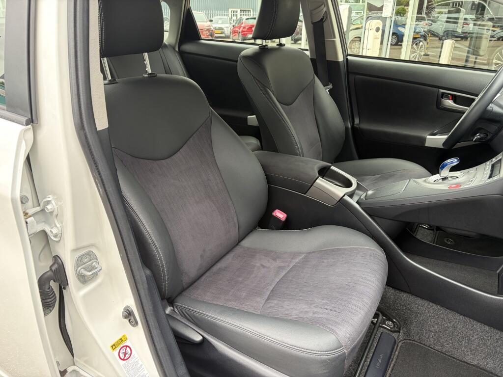 Toyota Prius 1.8 Business |  Afn. Trekhaak | HUD | Navi | Cruise control | - Image 29