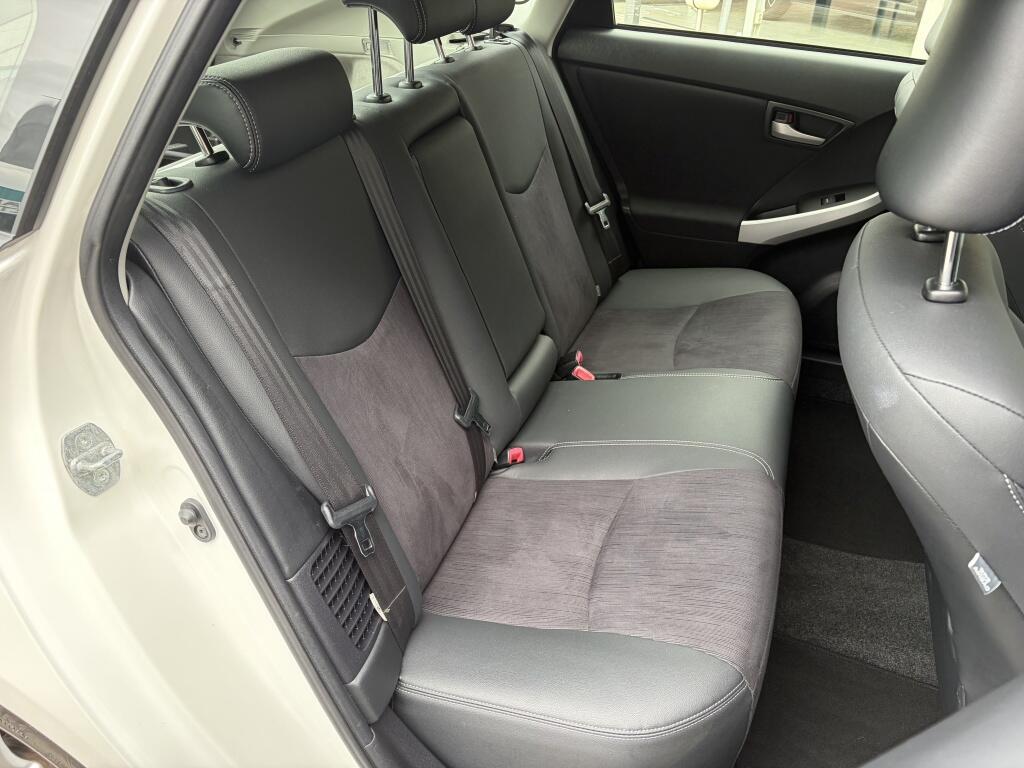 Toyota Prius 1.8 Business |  Afn. Trekhaak | HUD | Navi | Cruise control | - Image 31