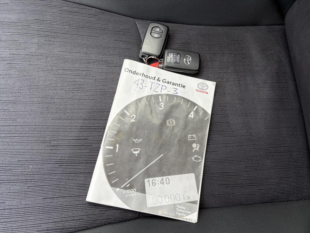 Toyota Prius 1.8 Business |  Afn. Trekhaak | HUD | Navi | Cruise control | - Image 41