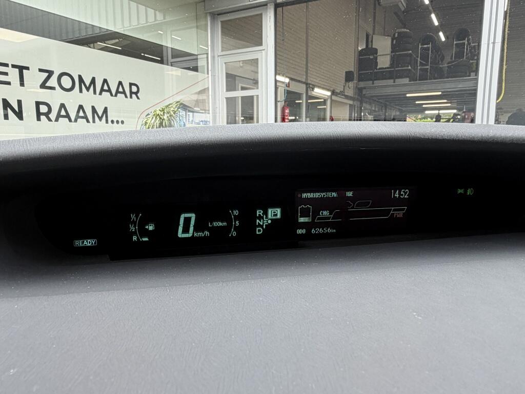 Toyota Prius 1.8 Executive Business | HUD | JBL | Cruise control | - Image 12