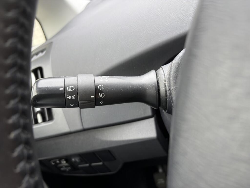 Toyota Prius 1.8 Executive Business | HUD | JBL | Cruise control | - Image 15