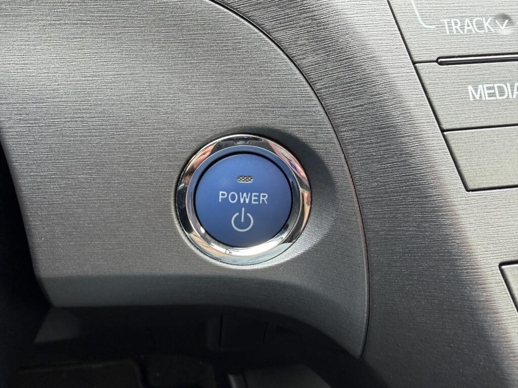 Toyota Prius 1.8 Executive Business | HUD | JBL | Cruise control | - Image 18