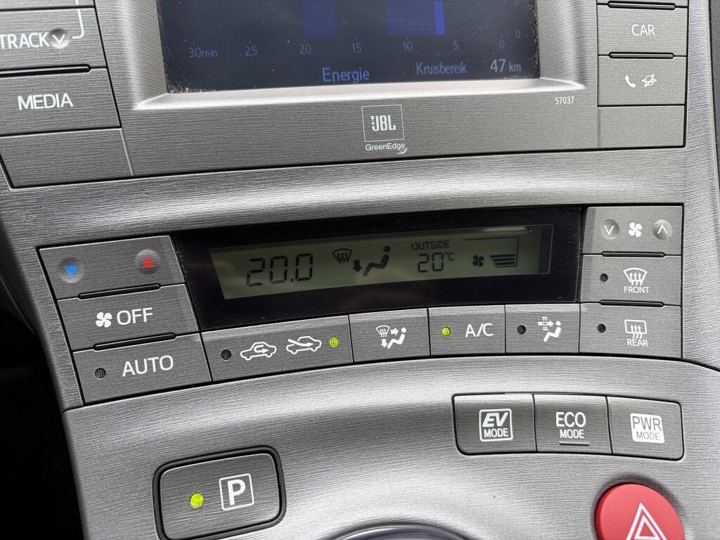 Toyota Prius 1.8 Executive Business | HUD | JBL | Cruise control | - Image 26