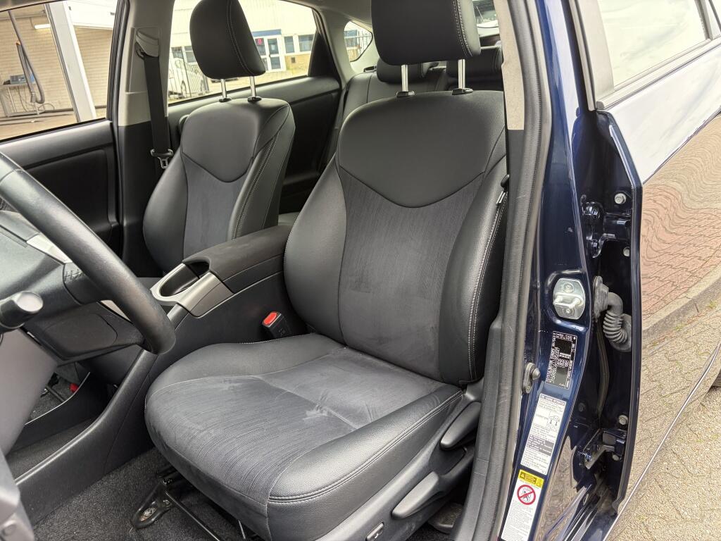 Toyota Prius 1.8 Executive Business | HUD | JBL | Cruise control | - Image 30