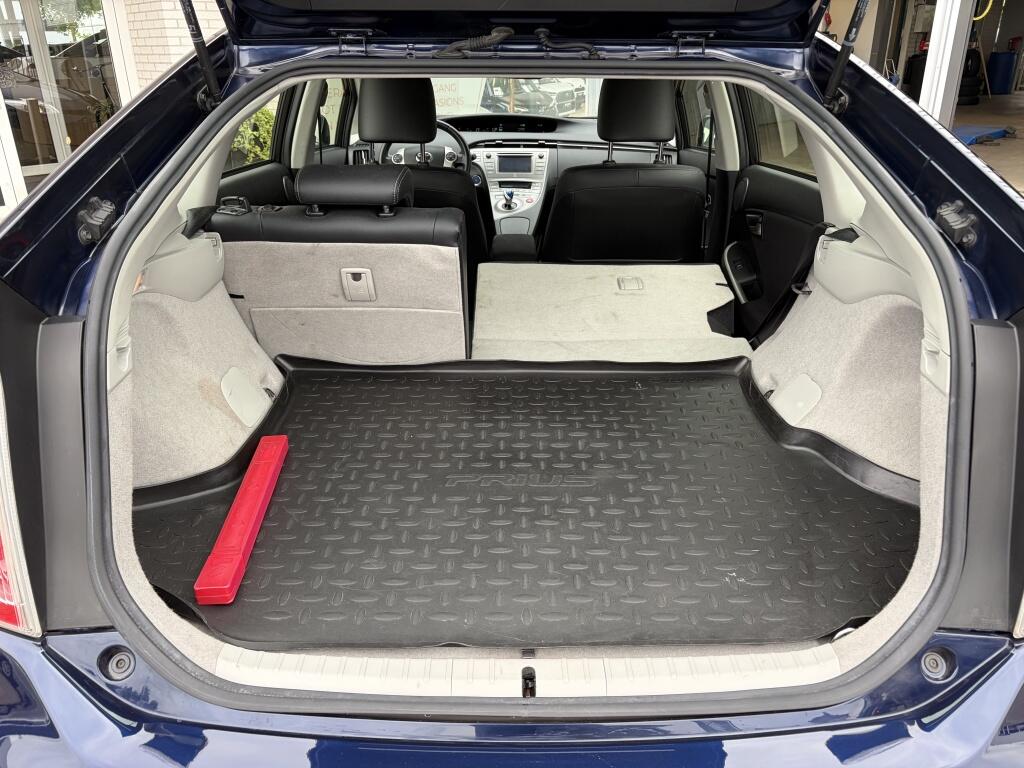 Toyota Prius 1.8 Executive Business | HUD | JBL | Cruise control | - Image 35