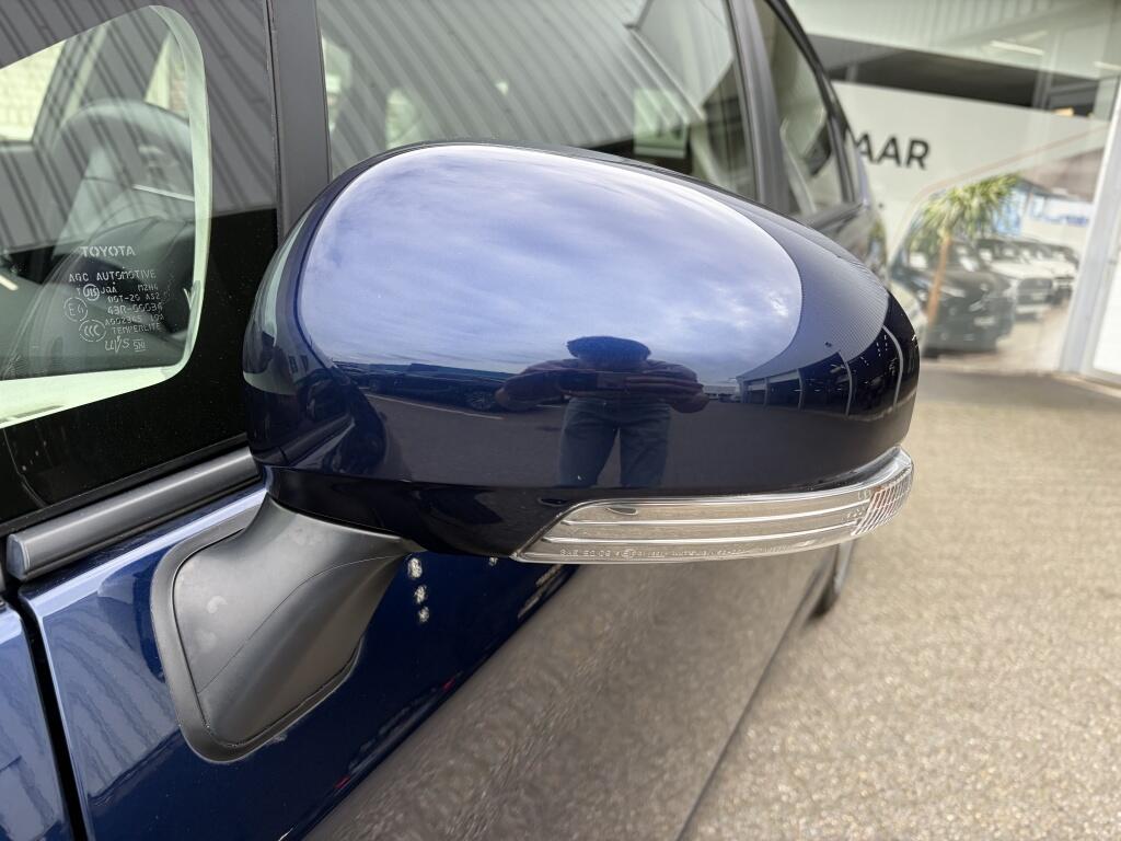 Toyota Prius 1.8 Executive Business | HUD | JBL | Cruise control | - Image 40