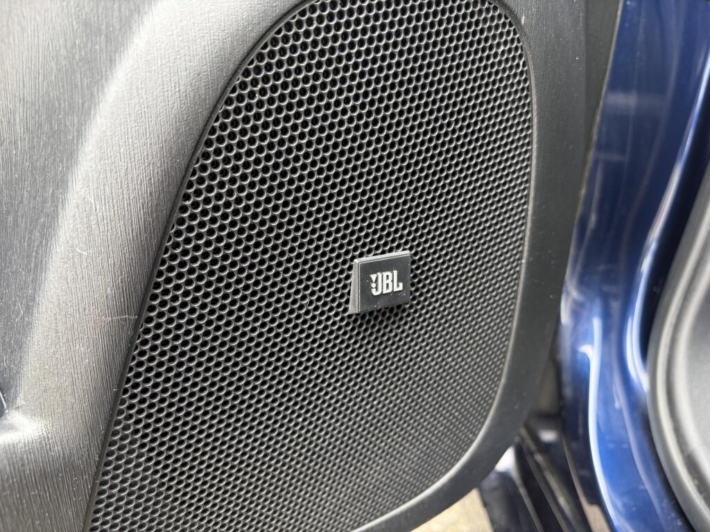 Toyota Prius 1.8 Executive Business | HUD | JBL | Cruise control | - Image 9