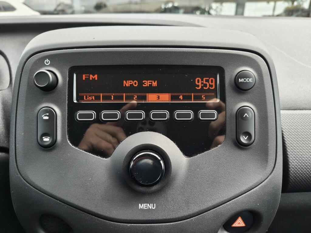 Toyota Aygo 1.0 VVT-i x-fun | Airco | Bluetooth | El. Ramen | Lage Km Stand - Image 15