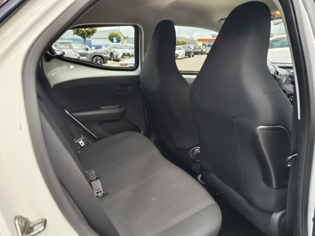 Toyota Aygo 1.0 VVT-i x-fun | Airco | Bluetooth | El. Ramen | Lage Km Stand - Image 24
