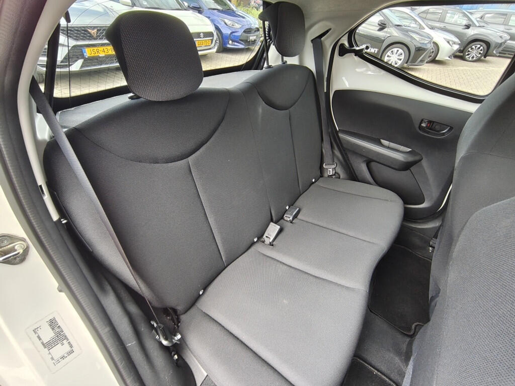 Toyota Aygo 1.0 VVT-i x-fun | Airco | Bluetooth | El. Ramen | Lage Km Stand - Image 25