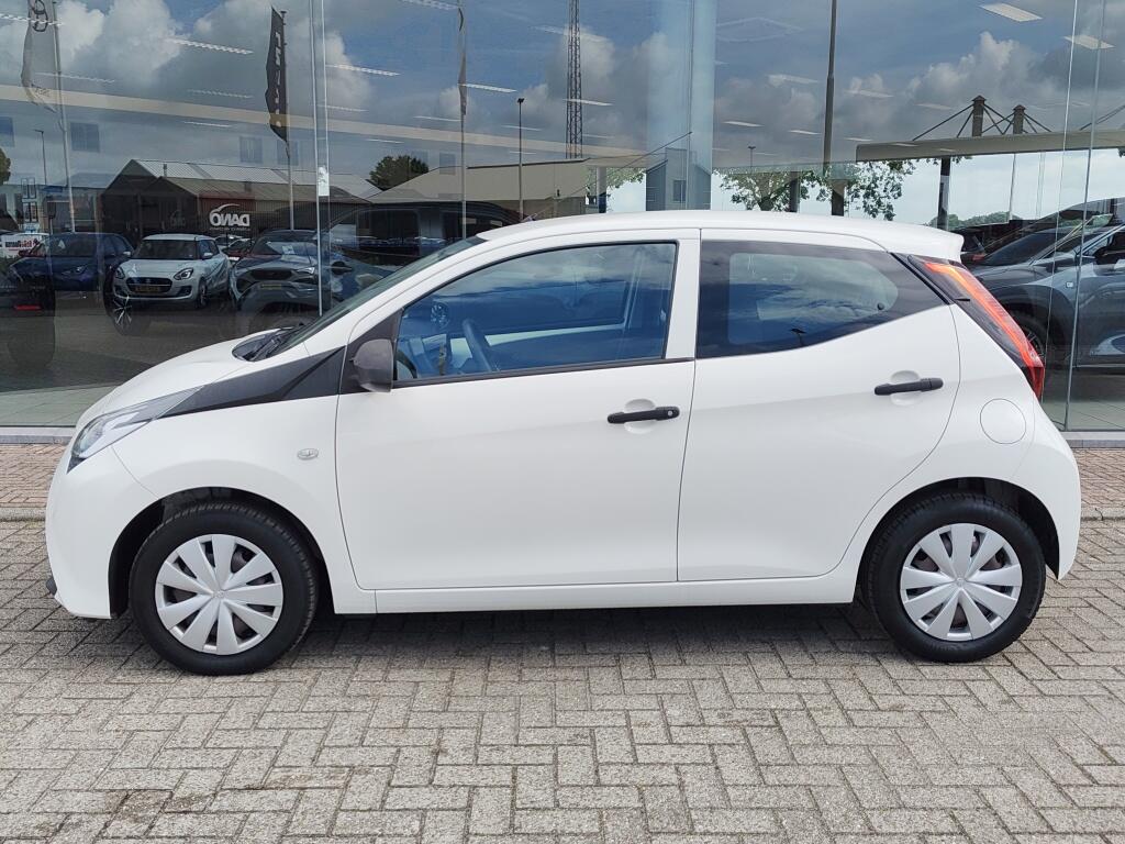 Toyota Aygo 1.0 VVT-i x-fun | Airco | Bluetooth | El. Ramen | Lage Km Stand - Image 3