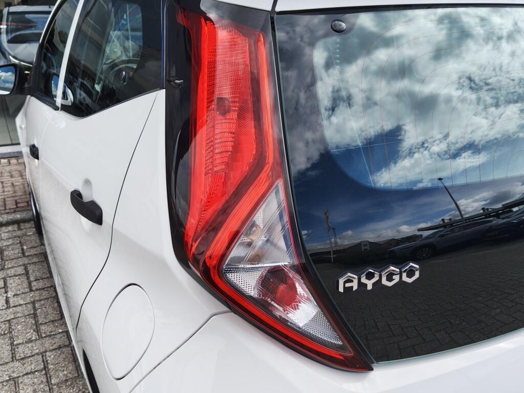 Toyota Aygo 1.0 VVT-i x-fun | Airco | Bluetooth | El. Ramen | Lage Km Stand - Image 30