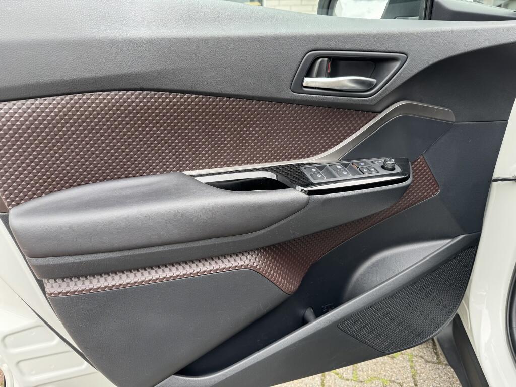 Toyota C-HR 1.2 Executive | 1300KG Trekgew. | Trekhaak | Navi | Stoelverwarm - Image 24