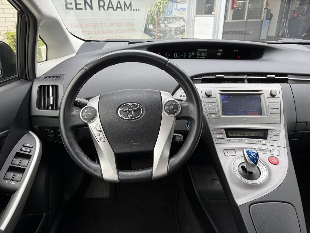 Toyota Prius 1.8 Executive Business | HUD | JBL | Cruise control | - Image 10