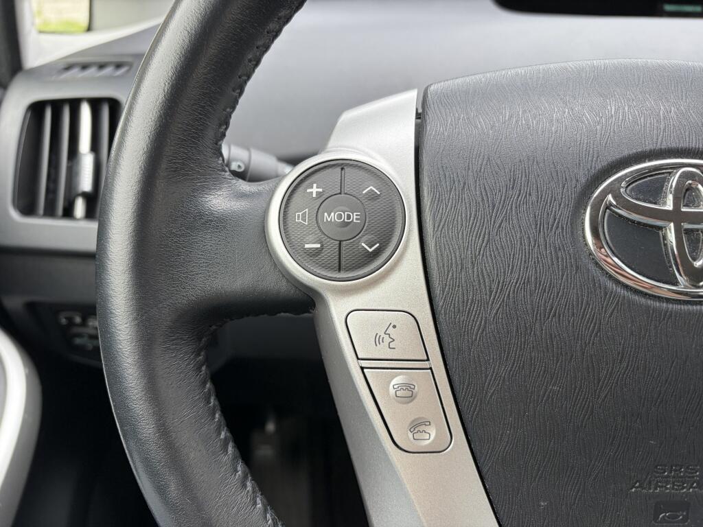 Toyota Prius 1.8 Executive Business | HUD | JBL | Cruise control | - Image 13
